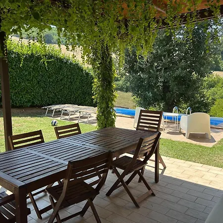 Casa de Férias With Pool And Garden